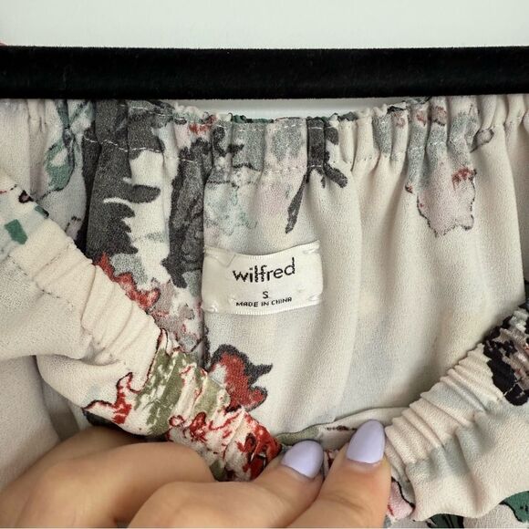 WILFRED | Floral off the shoulder 100% silk blouse - Picture 3 of 10